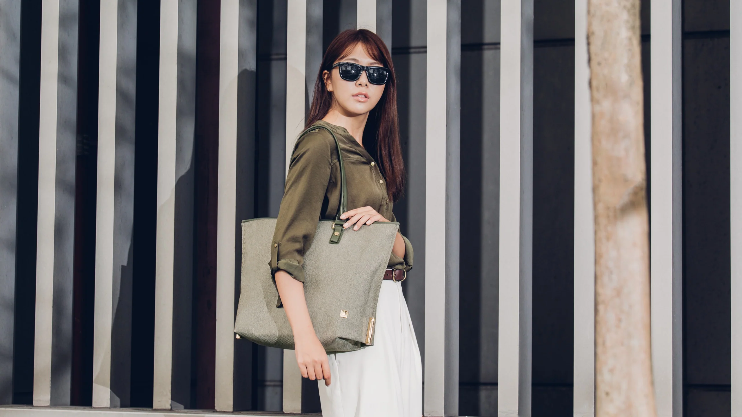 Aria Slim Lightweight Tote - Image 25