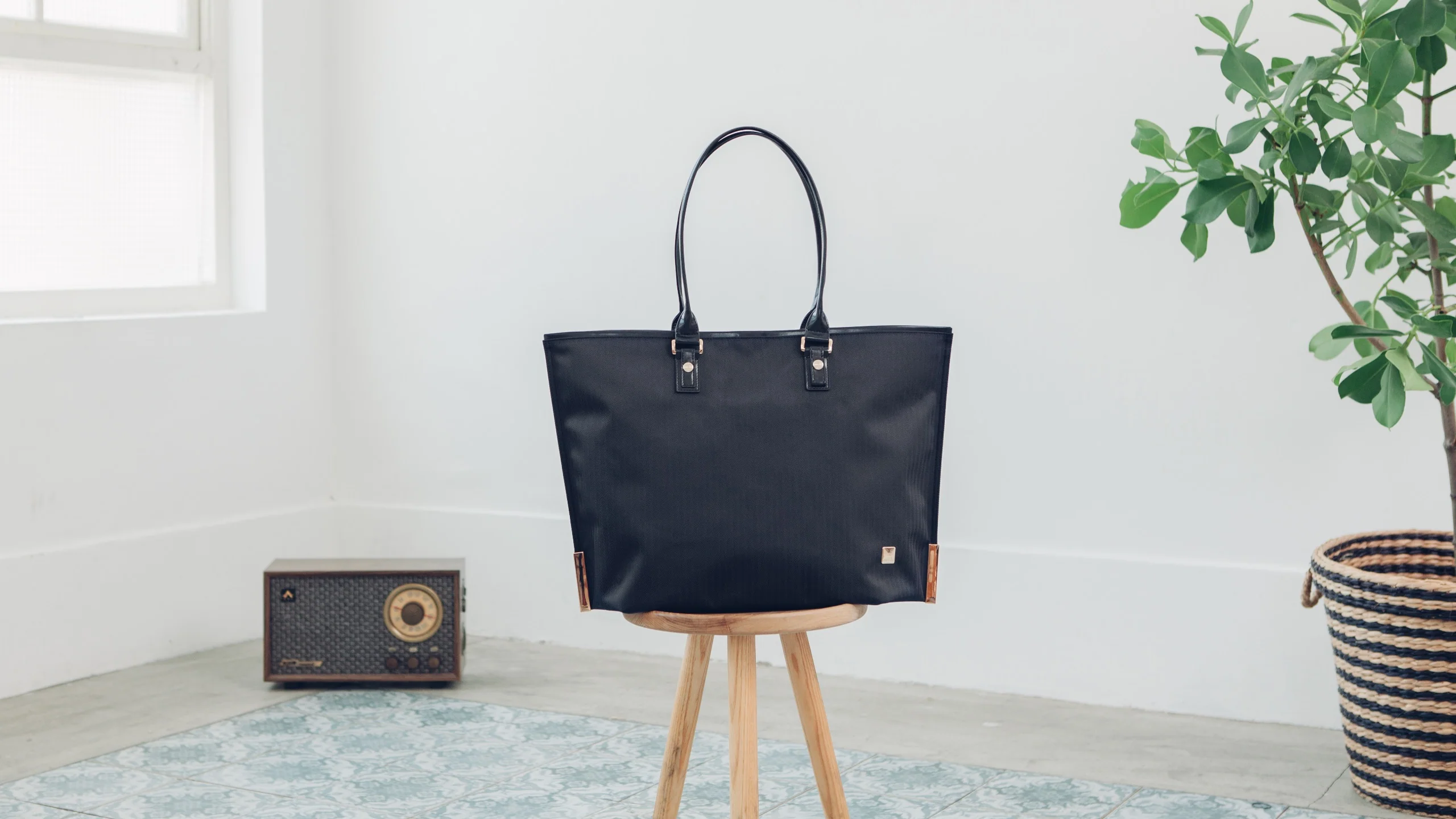 Aria Slim Lightweight Tote - Image 5