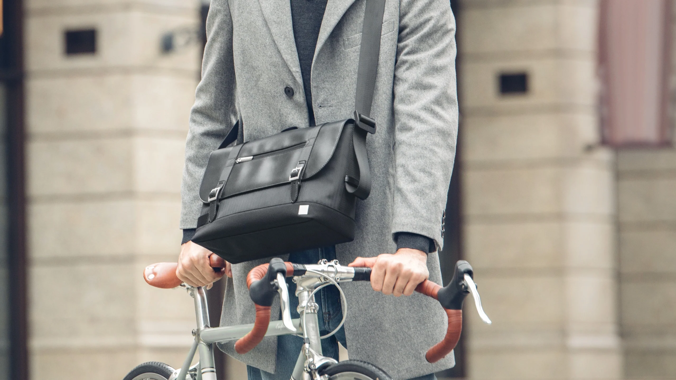 Carta Compact Messenger Bag - Image 4