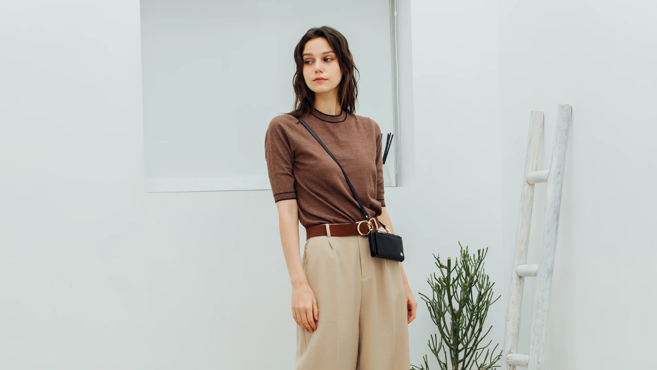SnapTo™ Crossbody Wallet - Image 5